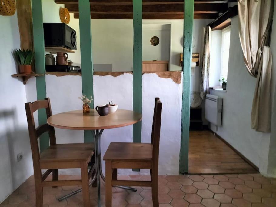 Charmante Maisonnette En Pierre Ecardenville-sur-Eure Exterior foto